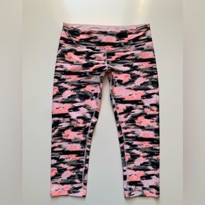 RARE Lululemon Pink Wamo Camo Wunder Under Crops